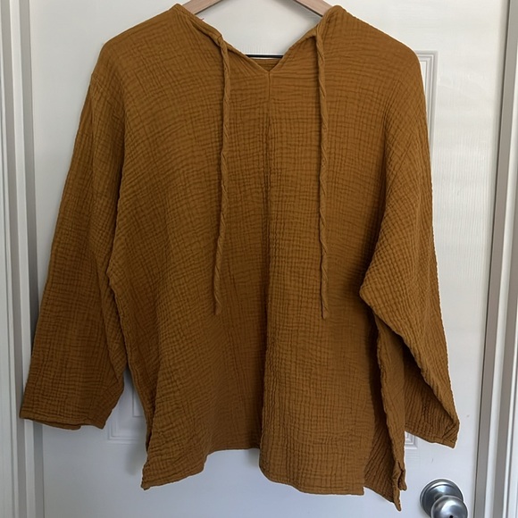 April Meets October: October Top 2022 in Mustard - Picture 2 of 4